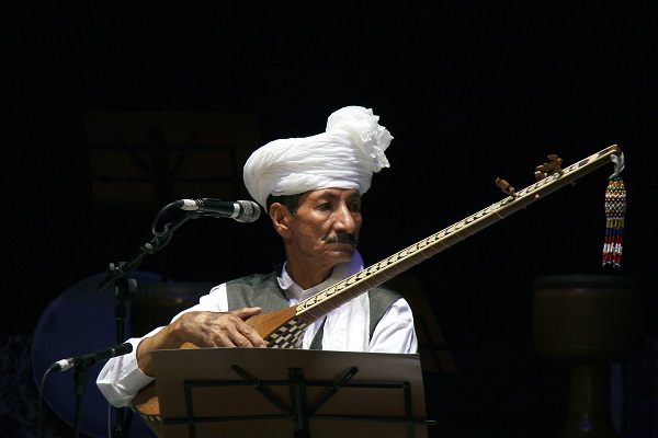 موسیقی ما - کنسرت گروه کوبه ای رادها  به سرپرستی  مرتضی یگانه راد  و روایت  استاد غلامعلی پور عطایی  پنجشنبه شب در میان استقبال علاقه مندان در تالار وحدت برگزار شد.این کنسرت در دوبخش برگزار شد، که در بخش نخست محوریت کار با سازهای ملودی و نوازندگی و خوانندگی استاد غلامعلی پور عطایی بود و بخش دوم نیز اساسی بر سازهای کوبه ای و همخوانی داشت.